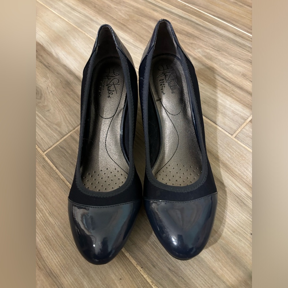 Women’s stretch navy blue 2 1/4” wedge heel.  Size 9.  Life strides Juliana